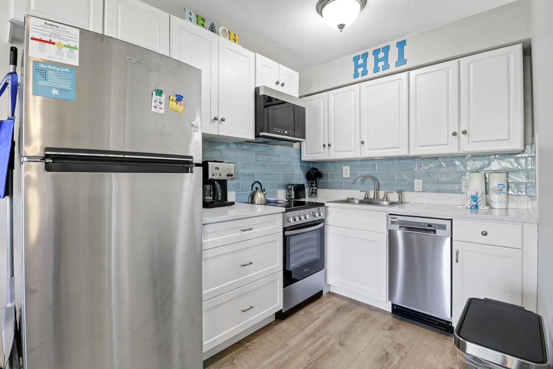 The Breakers #220 Beach Condo, Beautiful Ocean View At Coligny Beach, 4 N Forest Beach Drive Hilton Head, Walk To All Shops Restaurants, Renovated Jan 2024, Vacation Rental Hhi Llc Hilton Head Island Bagian luar foto